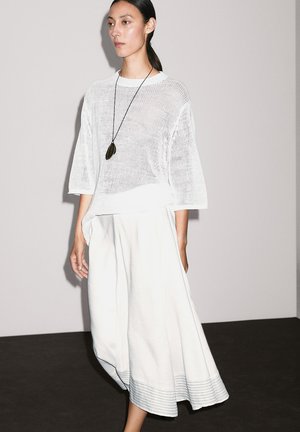 FLARED WITH SEAM DETAILS - A-line skirt - white