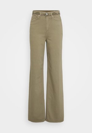 Høyt liv og vide bukser i khaki med front- og baklommer, beltehemper og en knapp med glidelås-lukking.