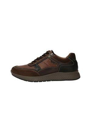 Baskets en cuir marron avec des accents texturés, fermeture à lacets et à zip, et une semelle en caoutchouc marron foncé contrastante pour une meilleure adhérence.