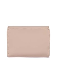 Un portafoglio in pelle rosa chiaro con una texture liscia, bordi arrotondati e cuciture visibili. Nessuna ferratura o motivo presente.