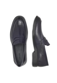 Námornícke modré kožené mokasíny s hladkým povrchom, minimalistickým dizajnom a miernym opätkom. Majú vrchný pruh ako ozdobu a polstrovanú stielku.