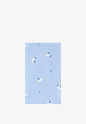 Vaaleansininen kangas, jossa on valkoisin ja sinisin lokkikuvioin sekä pienin hajanaisina sinisin jalanjälkin.