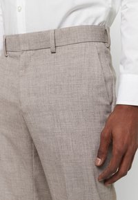 Isaac Dewhirst THE WEDDING SUIT SET - Fato - brown