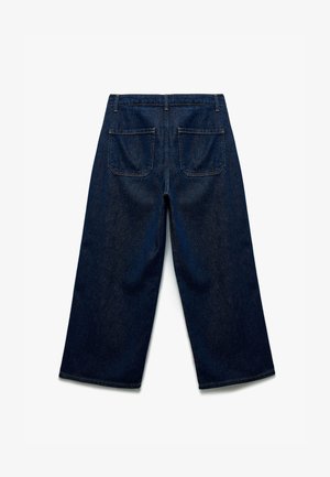 Bredde mørke denim jeans med høj talje, der har to baglommer og subtile syninger. Glat tekstur med en klassisk pasform.