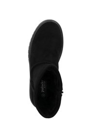Stivaletto nero in suede, con interno morbido, punta arrotondata e zip laterale per la chiusura. Suola piatta in gomma per il comfort.