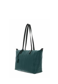 Sac fourre-tout en cuir vert avec des poignées noires, présentant une finition texturée et des plis horizontaux. Comprend un petit porte-clés détachable.