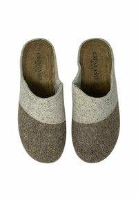 Pantofole in feltro marroni e crema con una consistenza morbida. Presentano una punta chiusa, un retro aperto e una cucitura decorativa lungo la cucitura.