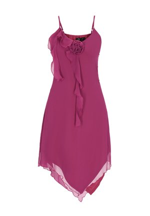 Rochie scurtă din chiffon mov, cu bretele subțiri, detalii franjurate și o accente de trandafir lângă decolteu; tivul este asimetric.