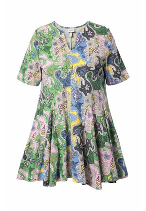 Kortærmet, flared kjole med abstrakte multifarvede blomster- og bølgemønstre i grøn, blå, pink, gul og sort på blødt stof.