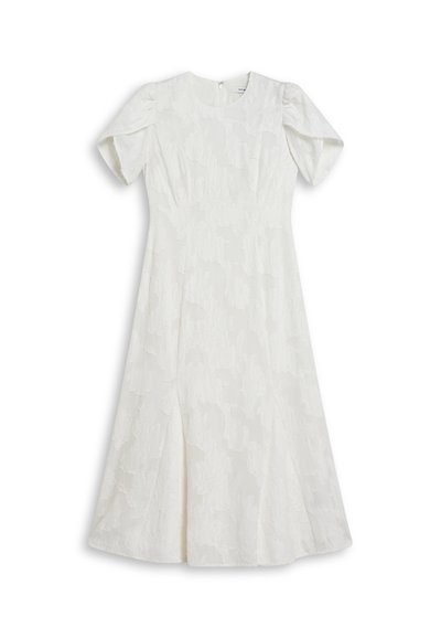 Abito bianco con una texture floreale, maniche a palloncino corte e scollatura rotonda. Presenta una gonna svasata e una zip nascosta sul retro.