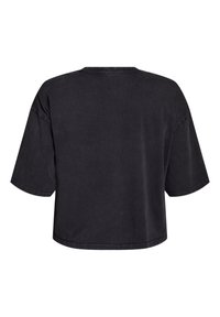 Sort kortærmet t-shirt i bomuld med en afslappet pasform, rund halsudskæring og en let cropped nederkant. Glat tekstur uden mønstre.