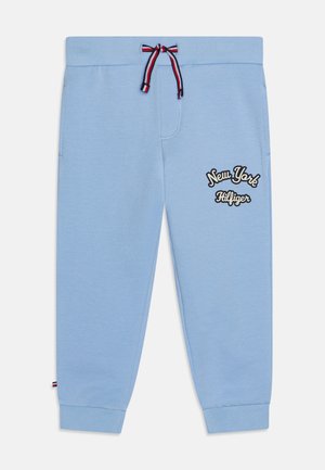 Pantaloni della tuta azzurro chiaro in mistura di cotone, con coulisse in accenti rossi e navy, tasche laterali e logo ricamato "New York Hilfiger".