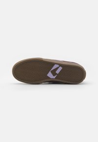 Globe ENCORE 2 - Trainers - plum