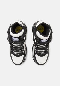 Buffalo Sneakers hoog - black/white