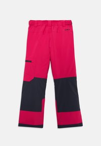 Χιονοπαντελόνια σε φωτεινό ροζ με μαύρες λεπτομέρειες, περιλαμβάνοντας τσέπη cargo και ευρύ σχεδιασμό ποδιών. Φτιαγμένα από υλικό ανθεκτικό στο νερό.