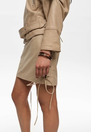 BIMBA Y LOLA, Pulsera - ambar
