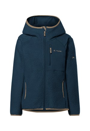 Chaqueta de forro polar en azul oscuro con una superficie texturizada. Cuenta con capucha, cierre frontal con cremallera, bolsillos laterales y acentos beige en los bordes.