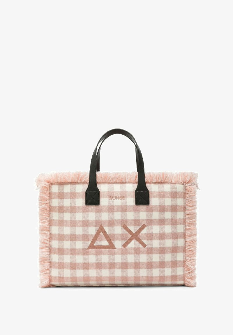 Borsa tote a scacchi rosa e bianca con bordo frastagliato, manici in pelle nera e un logo con simboli geometrici marroni.