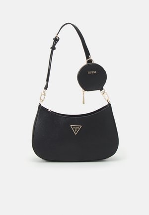 Sac à main Guess en cuir noir avec bandoulière réglable et petite pochette ronde détachable pour les pièces, ferrures et accents de logo dorés.