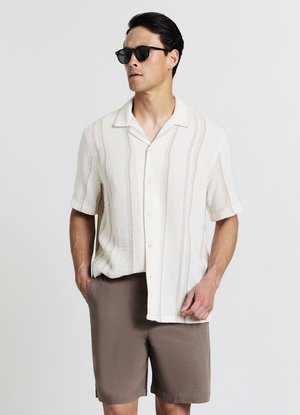 BERMUDA VITA REGOLA - Shorts - marrone