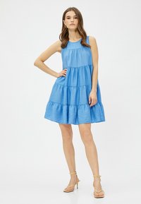 Koton CREW NECK SLEEVELESS TIERED MINI  - Vapaa-ajan mekko - blue