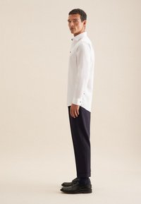 Seidensticker REGULAR - Camicia elegante - white