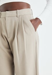 GAP TROUSER - Hlače - medium cool brown