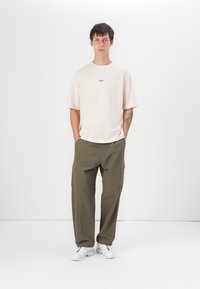 Oakley RISE TEE - Basic póló - mist