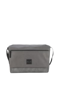 Borsa a messenger in pelle grigia con una finitura testurizzata, chiusura superiore con zip e una tracolla regolabile singola. Presenta una patch con logo sul fronte.