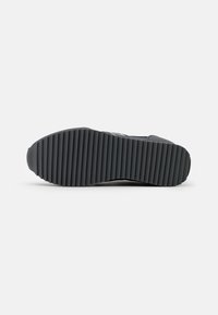 EA7 Emporio Armani LACES UNISEX - Sapatilhas - iron gate/black/silver