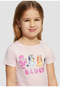 s.Oliver MIT BLUEY - T-shirt print - zartrosa