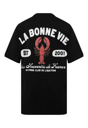 Black T-shirt with a large red lobster graphic, white text "LA BONNE VIE," "EST 2001," and French script below the lobster.