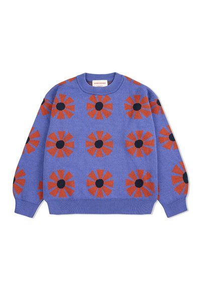 Maglione viola con un motivo floreale che presenta fiori rossi con centri neri. Texture limitata, scollatura rotonda e polsini a costine.