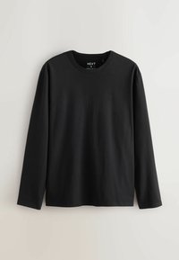 T-shirt nero a maniche lunghe in cotone con scollo tondo. Presenta una texture liscia e una vestibilità regolare. Etichetta visibile all'interno del colletto.