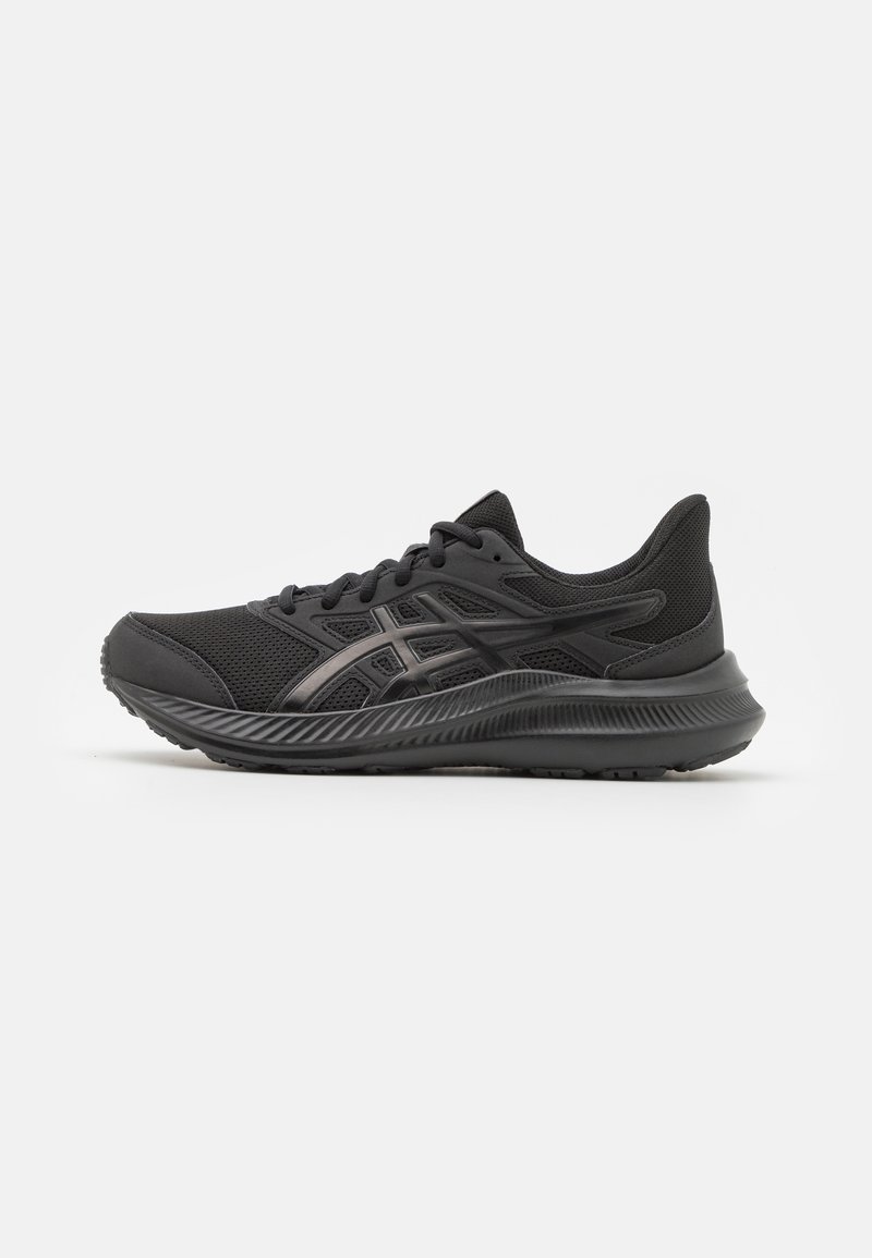 Chaussure de course athlétique noire avec tige en mesh, lacets et semelle texturée sur fond blanc uni.