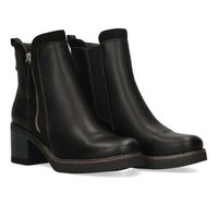 Botines negros de cuero texturizado con cremallera lateral, tacón apilado y suela de goma con un sutil ribete marrón.