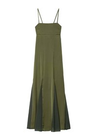Abito lungo verde oliva con spalline sottili, caratterizzato da una linea dritta, due spacchi verticali all'orlo e un sovrapposto in chiffon fluente.