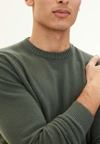 Oscar Jacobson Stickad tröja - balsam green