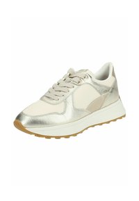 Sneaker sportive in un bianco sporco con accenti dorati metallici, superiore in materiale sintetico, pannelli testurizzati, lacci piatti e una leggera suola in gomma.