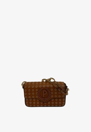 Borsa sintetica color tan con motivo circolare bianco, un logo decorato con una corona d'alloro e una tracolla trasparente.