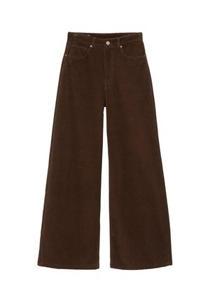Pantalon marron en velours côtelé, avec un bouton à la taille, des poches avant et des jambes larges et longues, sur fond blanc.