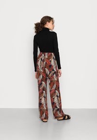 Vero Moda VMSIMPLY EASY WIDE PANT - Calças - night sky/tropical