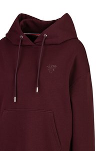 Bordeauxrode hoodie van een katoenmix, met een voorzak, capuchon met trekkoord en een geperst merkembleem op de borst. Soepele textuur, casual ontwerp.