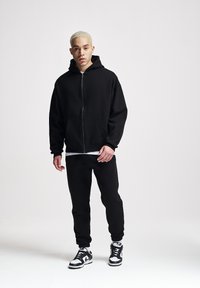 2Y Studios BASIC  - Donji dijelovi trenirke - black