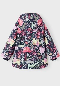 Barns huva jacka med färgglada dinosaurie- och växtmönster på en mörkblå bakgrund, långa ärmar och dragsko i midjan.