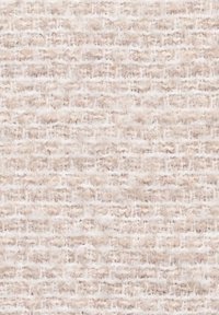 Texturierter Stoff in hellbeige mit einem gewebten Muster aus kleinen Schlaufen, das ein weiches, flauschiges Aussehen erzeugt.