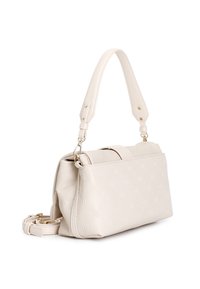 Borsa a mano beige realizzata in materiale sintetico testurizzato. Presenta una forma strutturata, manico superiore, tracolla regolabile e logo impresso.