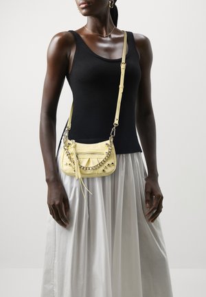 Steve Madden, Sac à main - yellow