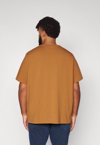 Levi's® Plus BIG ORIGINAL TEE - T-shirts basic - dark ginger