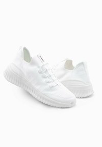 Ombre OM-FOKS - Scarpe senza lacci - white